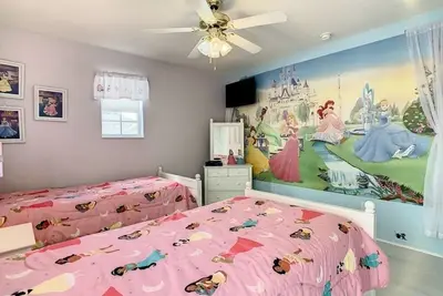 Image de New! Stunning 5br Villa with Pool, Spa & Quick Disney Access