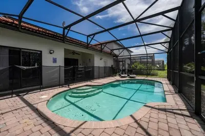 Image de New! Modern 4br South Facing Pool Home Near Disney