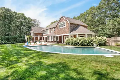 Image de Luxury Living in Amagansett with Private Pool, Deck & Chic Interiors