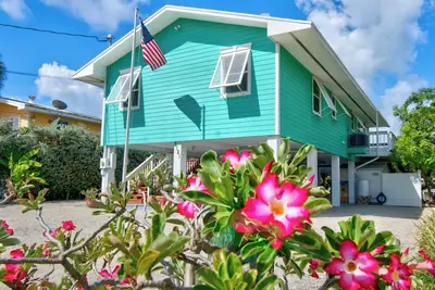 Image de Martin's Bayside Bungalow: Waterfront Paradise Found! Spacious Marathon Home!