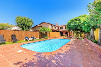 Image de Villa with private pool and 500 m2 garden 3 minutes from the best beaches