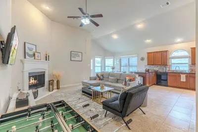 Image de 1 story, foosball, Cozy 3 bedroom in The Woodlands! !