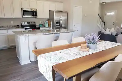 Image de 3-bedroom townhome conveniently located