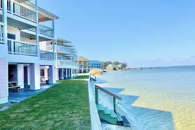Image de Tranquil Seas: Waterfront Unit with Kayaks & More!
