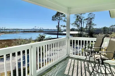 Image de Calm Palm: Great Views, Pool, Beach, & 2 Kayaks!
