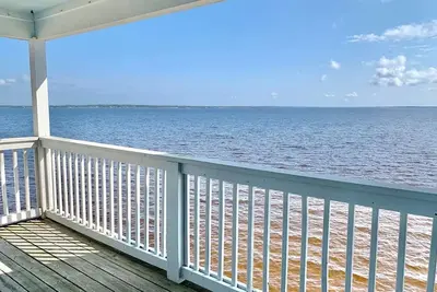 Image de Bay Watch: Charming Waterfront Home with 2 Kayaks!