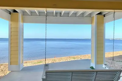 Image de Seaclusion: Calming Waterfront Unit with 2 Kayaks!