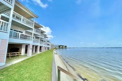Image de Paradise Point: Waterfront Unit with 2 Kayaks!