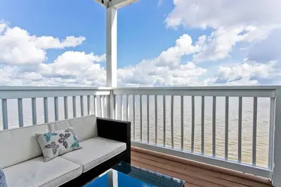 Image de Blue Heaven: Wonderful Waterfront Unit with Kayaks