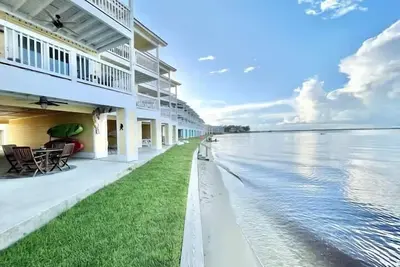 Image de Herons Nest: Gorgeous Waterfront Unit with Kayaks!