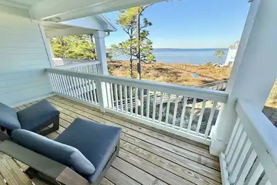 Image de Bay View 108: Great Views, Pool & More!