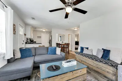 Image de Comfortable Coastal Retreat - 30+ Nights - W/D - Dog-Friendly Stay