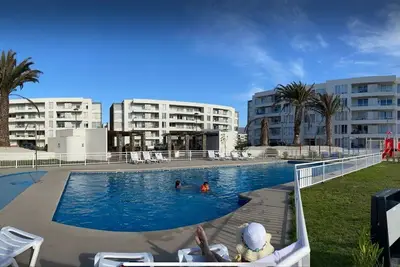 Image de Fully equipped duplex apartment, steps from the beach with incredible views.
