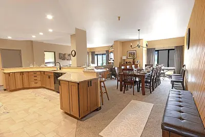 Image de Sc 5801: Spacious Penthouse | Huge Kitchen & Room for Everyone