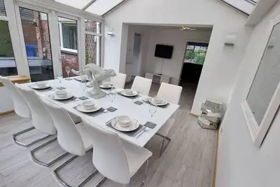 Image de 4 Bed Villa with Hot Tub available