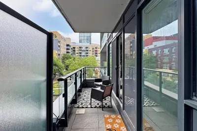 Image de Cozy 1br downtown Toronto apartment with 1 bath, steps from major spots