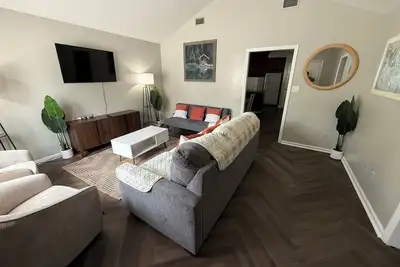 Image de Comfort & Space · 3br, 2ba · Perfect for Families & Groups