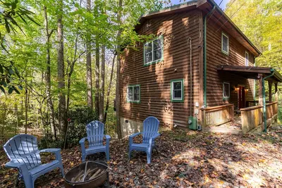 Image de The Bear Den: Cozy Cabin with Hot Tub & Firepit Near Blowing Rock