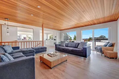 Image de Coastal Haven Summary