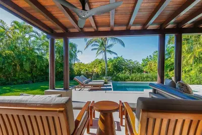 Image de Serene Luxury Villa: Your Tropical Retreat Awaits