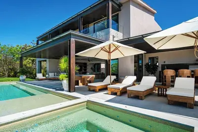 Image de Modern Golf Villa with Jacuzzi and Club Access