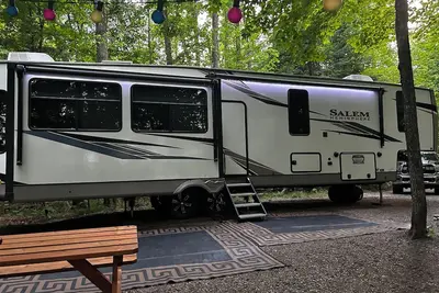 Image de Lake Front Camper in Tranquil Mercer with 2 bedrooms and loft