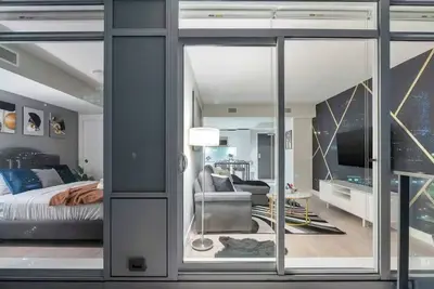 Image de Cozy Downtown Condo with stunning Calgary Tower and city views ( with parking)