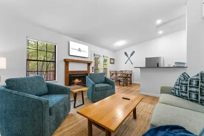 Image de Table Rock Lake Access-Upgraded Bungalow-Free Attraction Tickets-Cmty Pools, Mini Golf, Pickleball