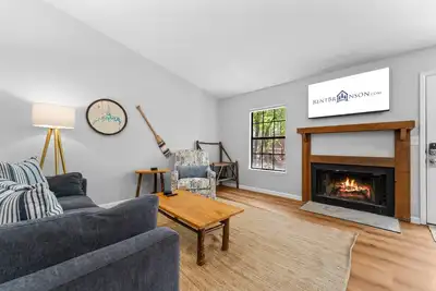 Image de Ozark Mountain Bungalow-Updated-Lake Access-Free Tickets-Cmty Pool-Mini Golf-Pickleball