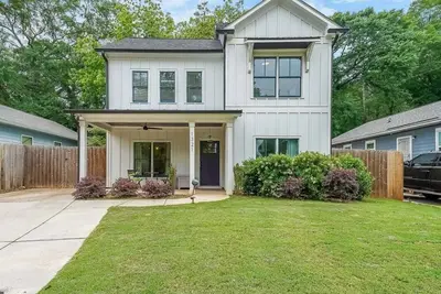 Image de Stylish/Spacious 4-Br Home -available near downtown Atl