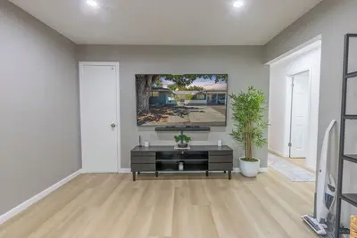 Image de Modern Chic / 2bed1bath Hideaway/ New Remodel