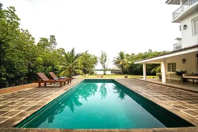 Image de Luxurious river front colonial villa Balapitiya