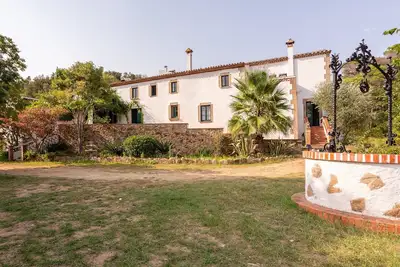 Image de Maison de vacances 'Can Garriga, Casa Principal' avec vue sur la montagne, terrasse privée et Wi-Fi