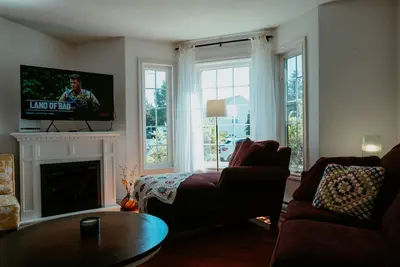 Image de Spacious St. John’s Retreat | Terrace, Backyard, 3 Br & 2 Baths