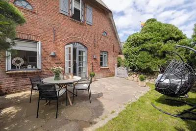 Image de Cozy thatched-roof vacation apartment \"Likedeeler\" on Sylt with terrace & parking space