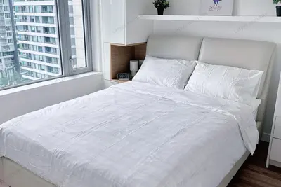 Image de High end condo vacation home downtown Vancouver. Family friendly, new furniture