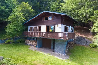 Image de Chalet 'La Rocaille' avec vue sur la montagne, terrasse privée et Wi-Fi