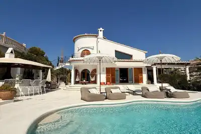 Image de Incredible seafront 4-bedroom luxury villa with infinity pool in Cumbre del Sol.