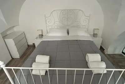 Image de Papal House