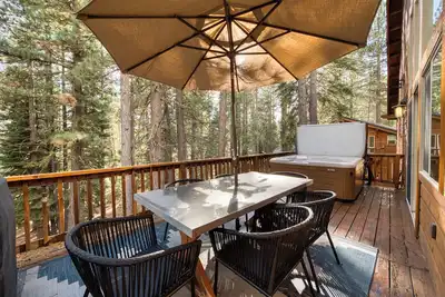 Image de Monthly Lease - Woodhaven at Tahoe Donner by Tahoe Getaways - Hot Tub & Shuffleboard