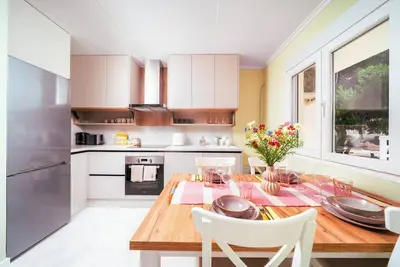 Image de Modern Coastal Duplex- Steps from the Beach