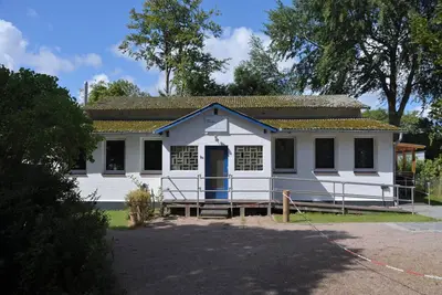 Image de Excl. for wheelchair users & walking impaired (also assistance dog) on the dyke & dog beach!