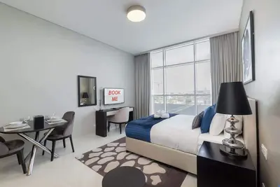 Image de Damac Hills Studio for 2 people with Pool!