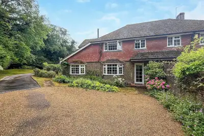 Image de 3 chambres à coucher à Haywards Heath
