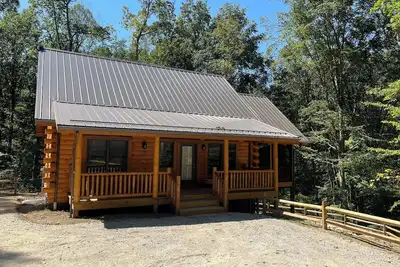 Image de \"Hidden Pleasures\" - \"Hidden away in beautiful Hocking Hills\"