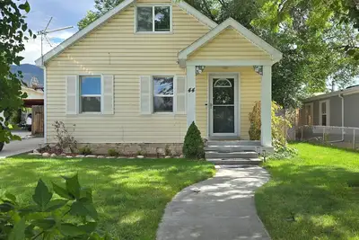 Image de Cozy and clean, with a homey feel!