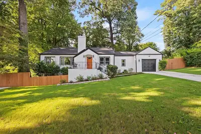 Image de Chic 2br Downstairs Unit - Fenced Yard Grant Park