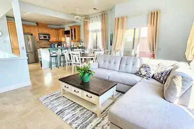 Image de 3-bedroom house in beautiful Sunset Beach, 3 minute walk to the sand!