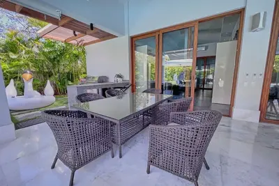 Image de Modern villa close to Minitas Beach
