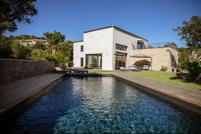 Image de Villa 4 chambres, piscine chauffée, Porto Vecchiaccio